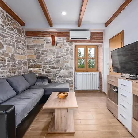 Amazing In Medancici With Wifi Holiday home